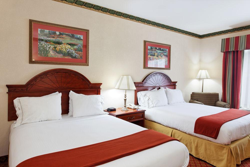 Holiday Inn Express & Suites Tupelo By Ihg Værelse billede