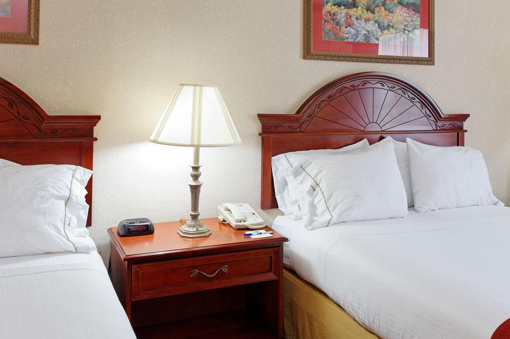 Holiday Inn Express & Suites Tupelo By Ihg Værelse billede