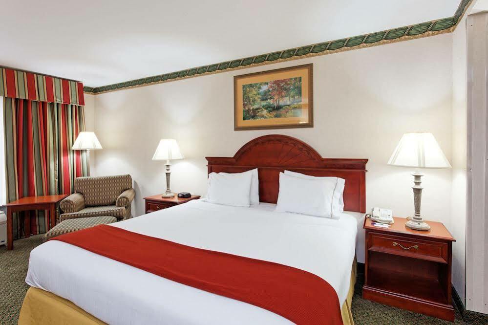 Holiday Inn Express & Suites Tupelo By Ihg Værelse billede